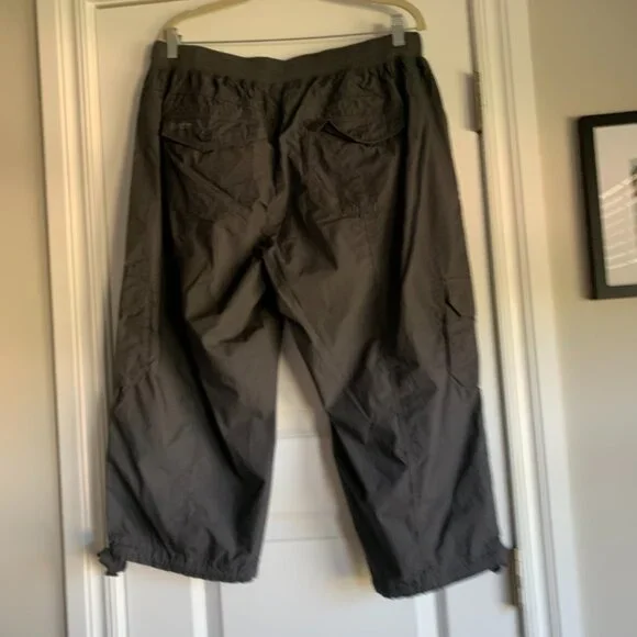 NWT Calvin Klein Gray Capris Size 1X - Picture 2 of 4